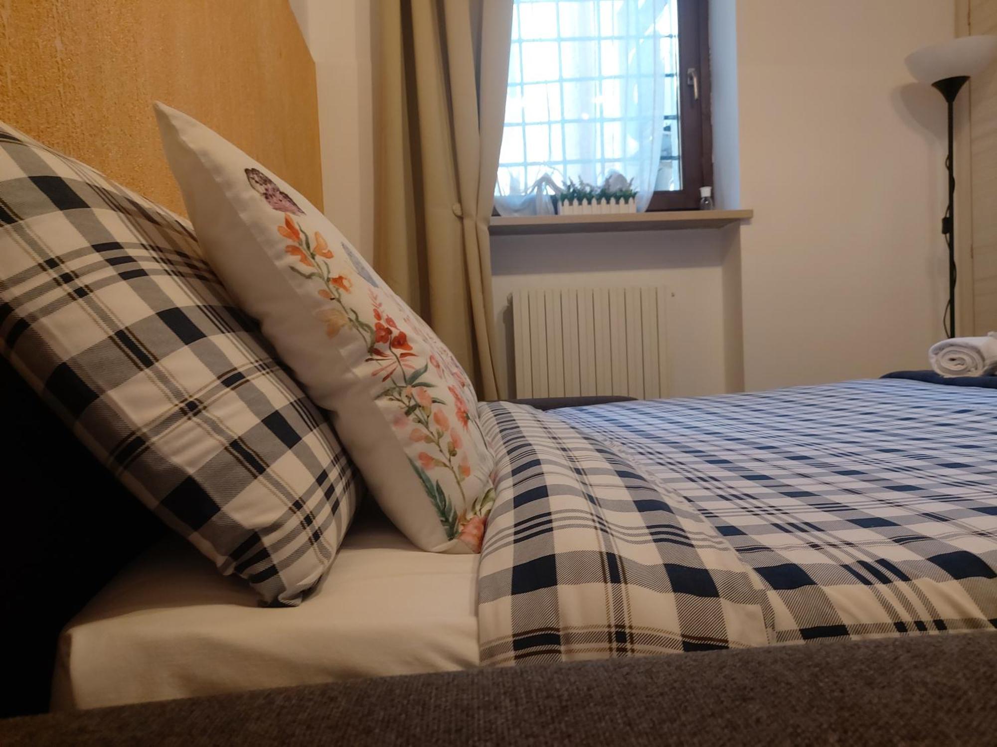 Palazzo Ponte Pietra Apartment - Verona — Photos 3